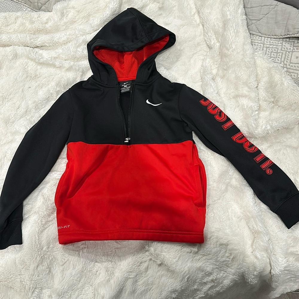 Nike Dri-Fit Quarter Zip size 7L quarter zip sweatshirt 100% polyester